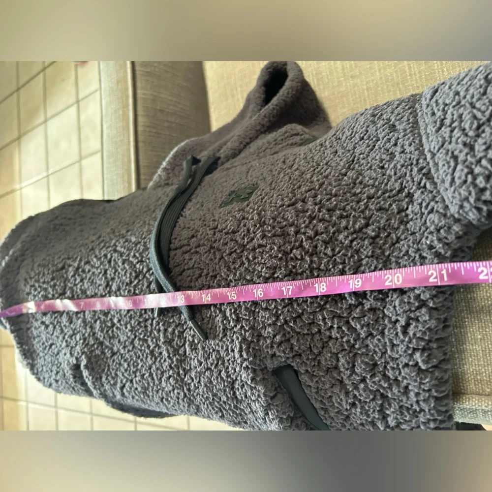 Under Armour Teddy Bear Sweater Size M - Picture 7 of 10